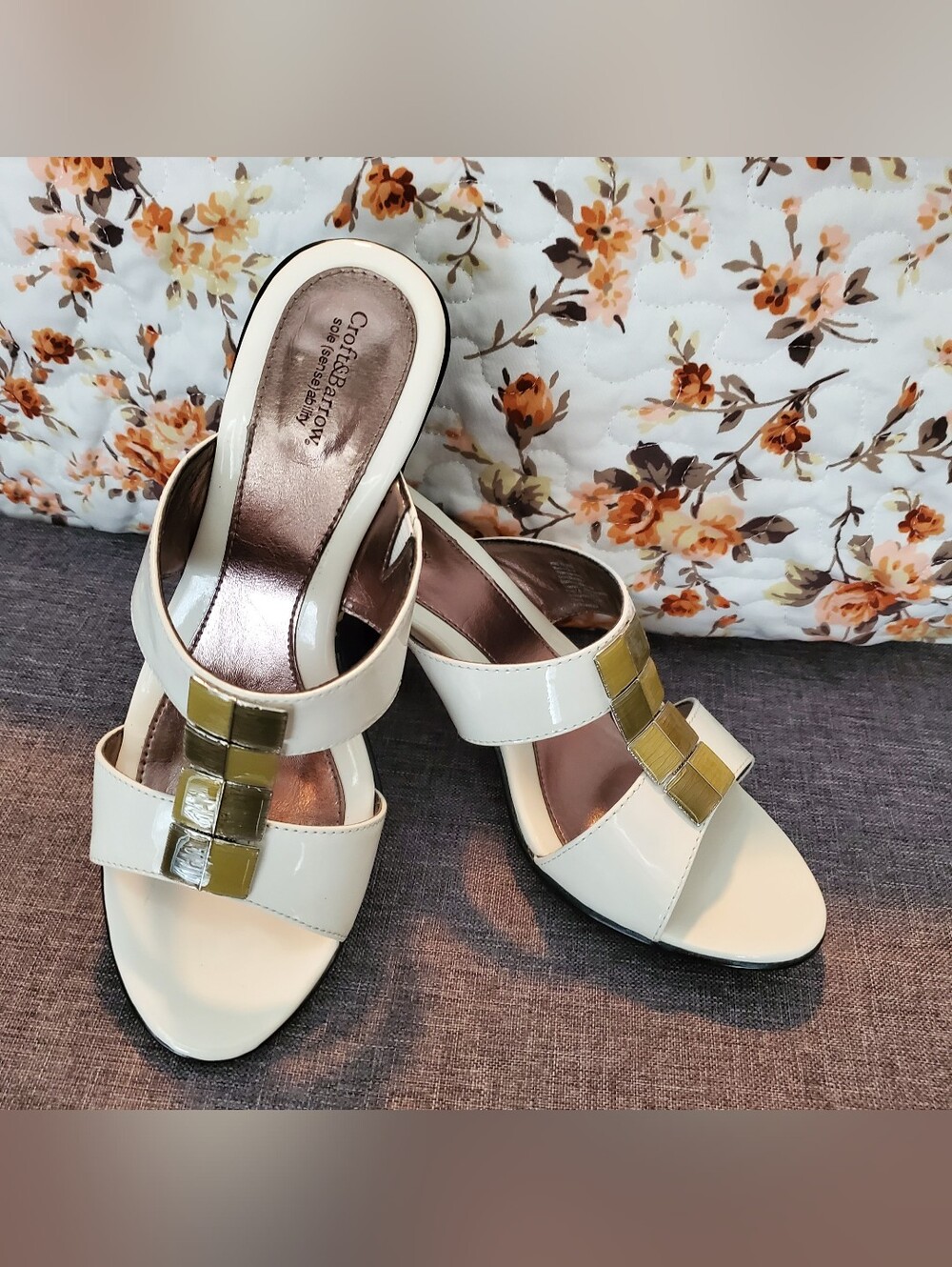 ❗️FINAL PRICE AND SALE❗️Croft&Barrow White Slip On Sandals - Picture 5 of 10